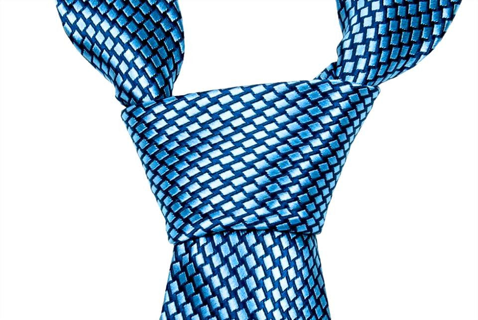 Breite Krawatte in kariertem Hellblau